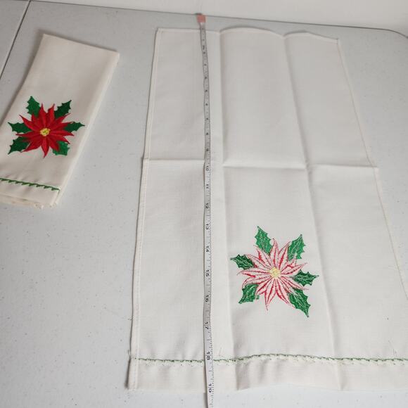 Vintage Hallie ST. Mary INC Linen Blend Christmas Poinsettia Fingertip Towels - Picture 13 of 13